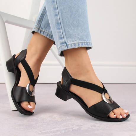 Skórzane komfortowe sandały damskie na gumki czarne Rieker 62662-01